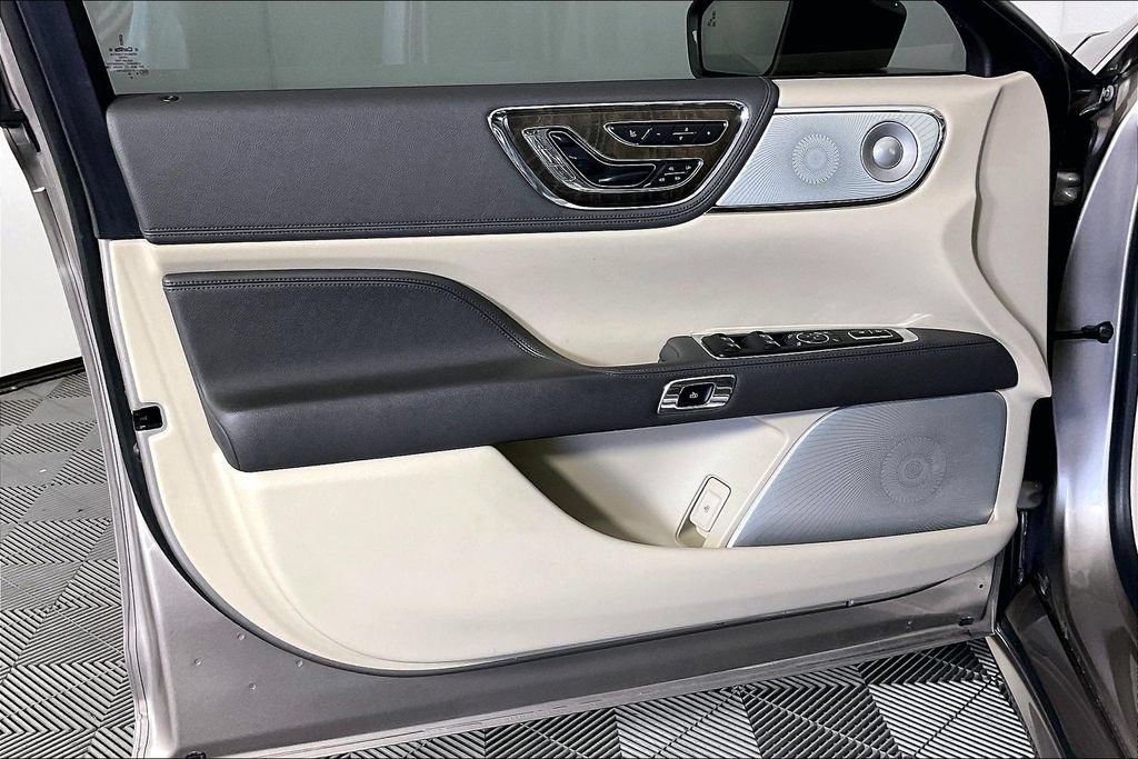 Used 2019 Lincoln Continental Reserve AWD/4WD image 22