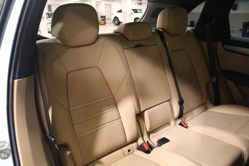 Used 2022 Porsche Cayenne Turbo image 24