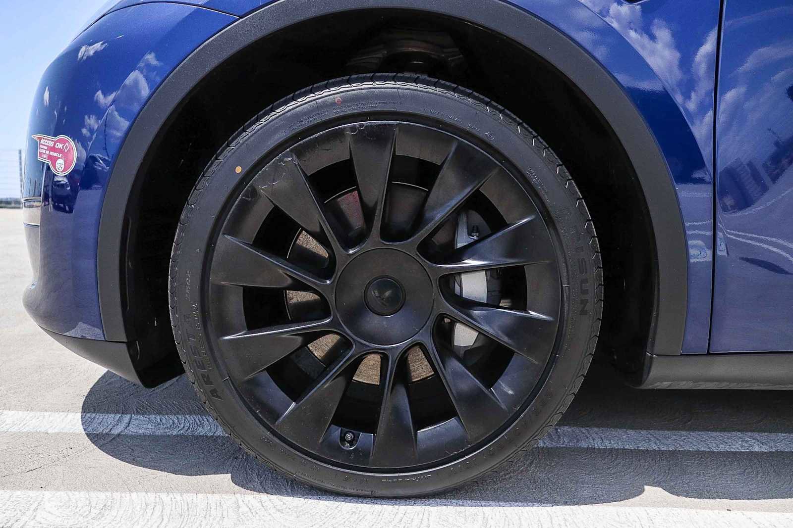 Used 2024 Tesla Model Y Long Range AWD/4WD image 11
