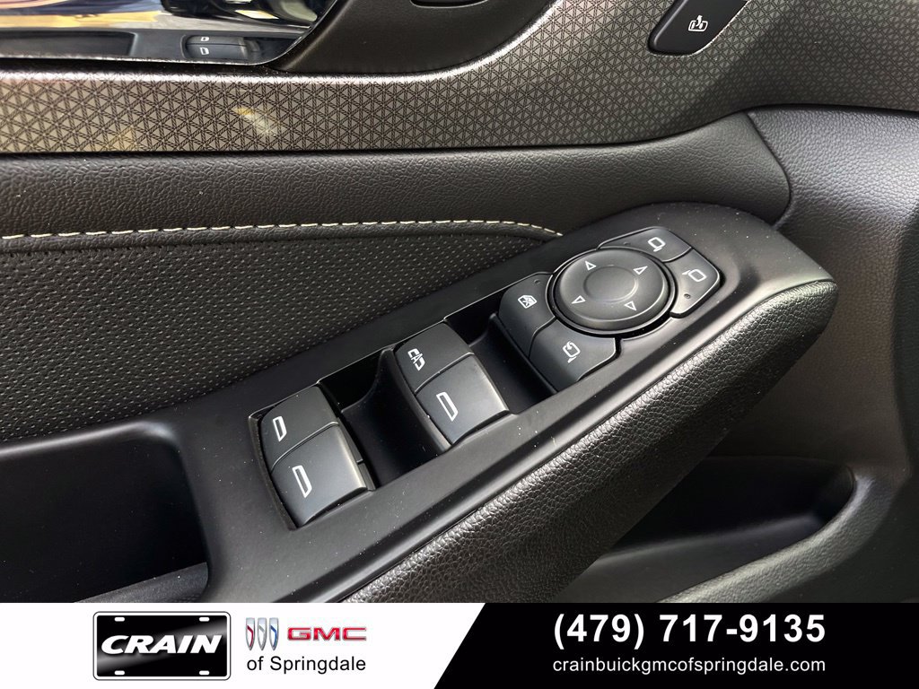 Used 2023 Chevrolet Traverse Premier AWD/4WD image 12