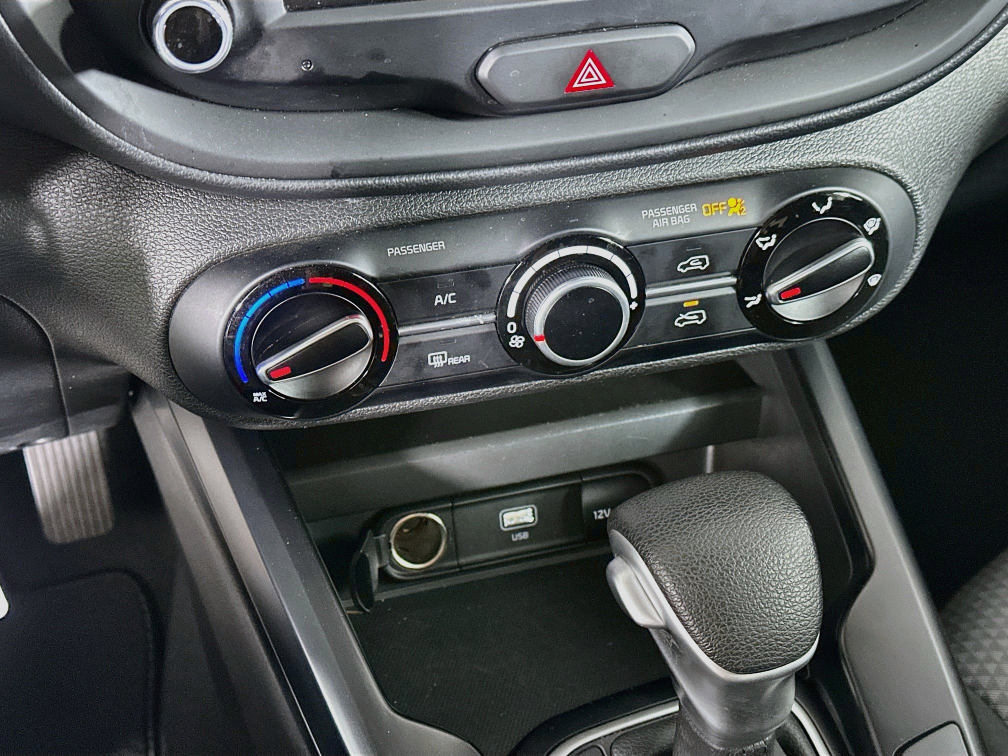 Used 2025 Kia Soul LX w/ LX Technology Package FWD image 23