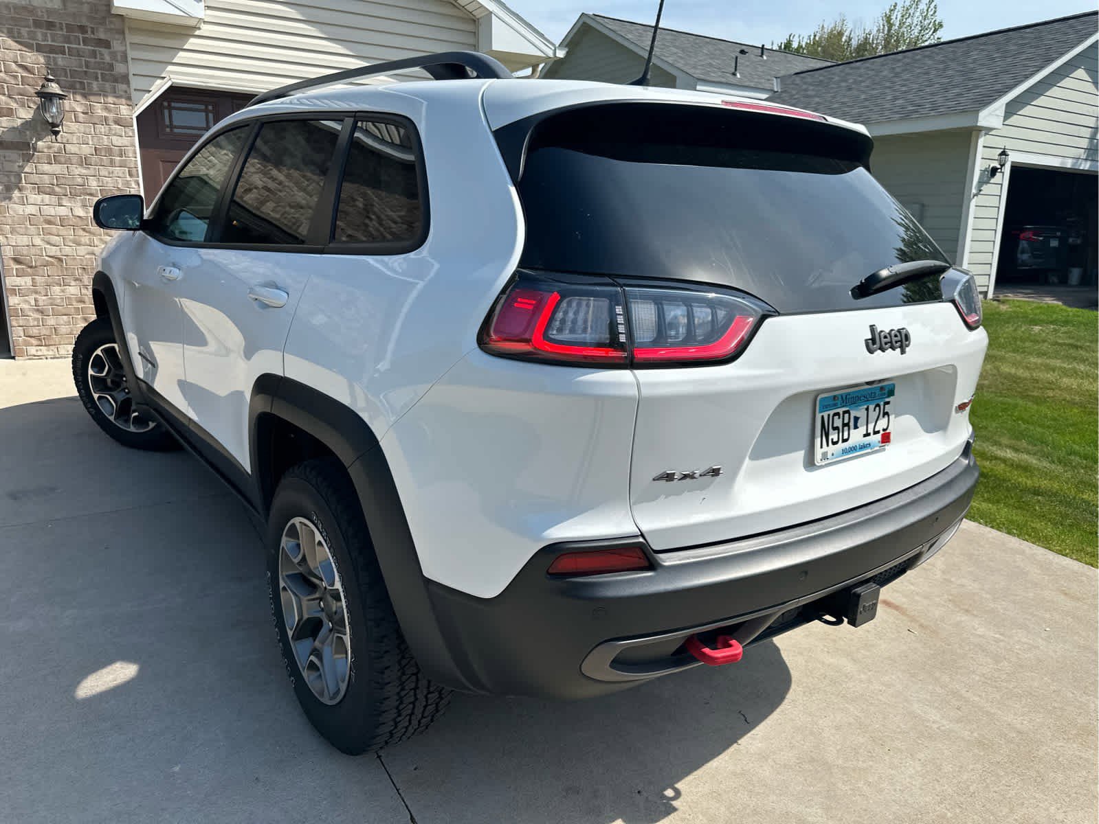Used 2021 Jeep Cherokee Trailhawk w/ Trailer Tow Group AWD/4WD image 3