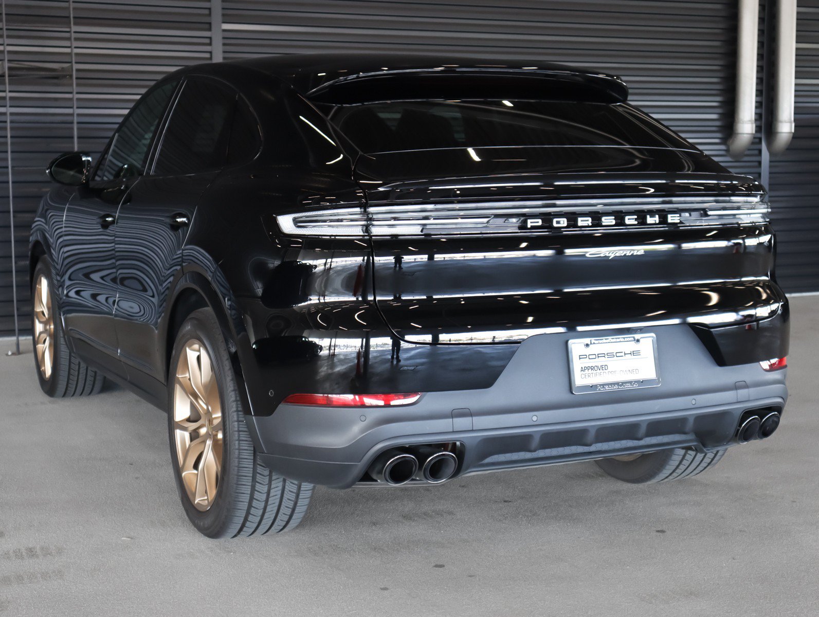 Certified 2024 Porsche Cayenne Coupe AWD/4WD image 3