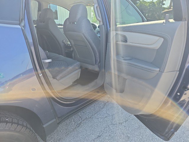 Used 2013 Chevrolet Traverse LS FWD image 32