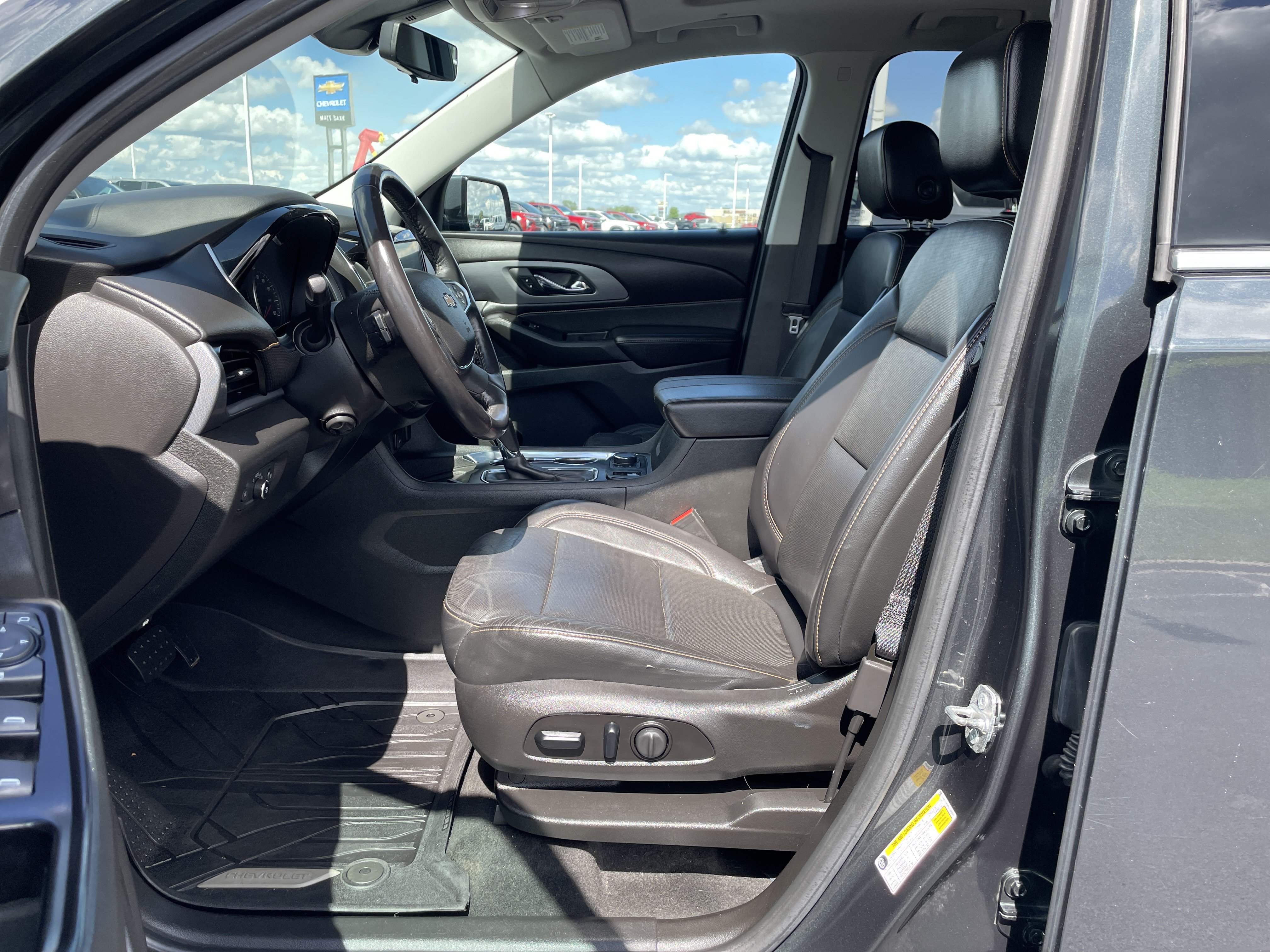Used 2018 Chevrolet Traverse Premier w/ LPO, Floor Liner Package AWD/4WD image 12
