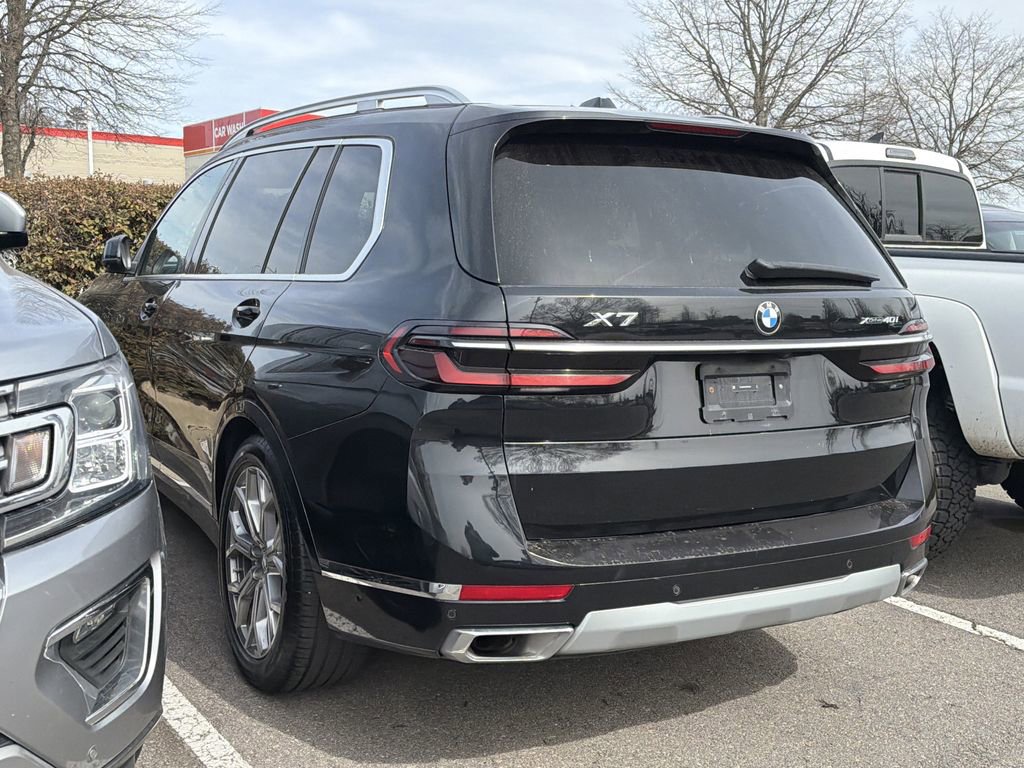 Used 2025 BMW X7 xDrive40i w/ Premium Package image 5