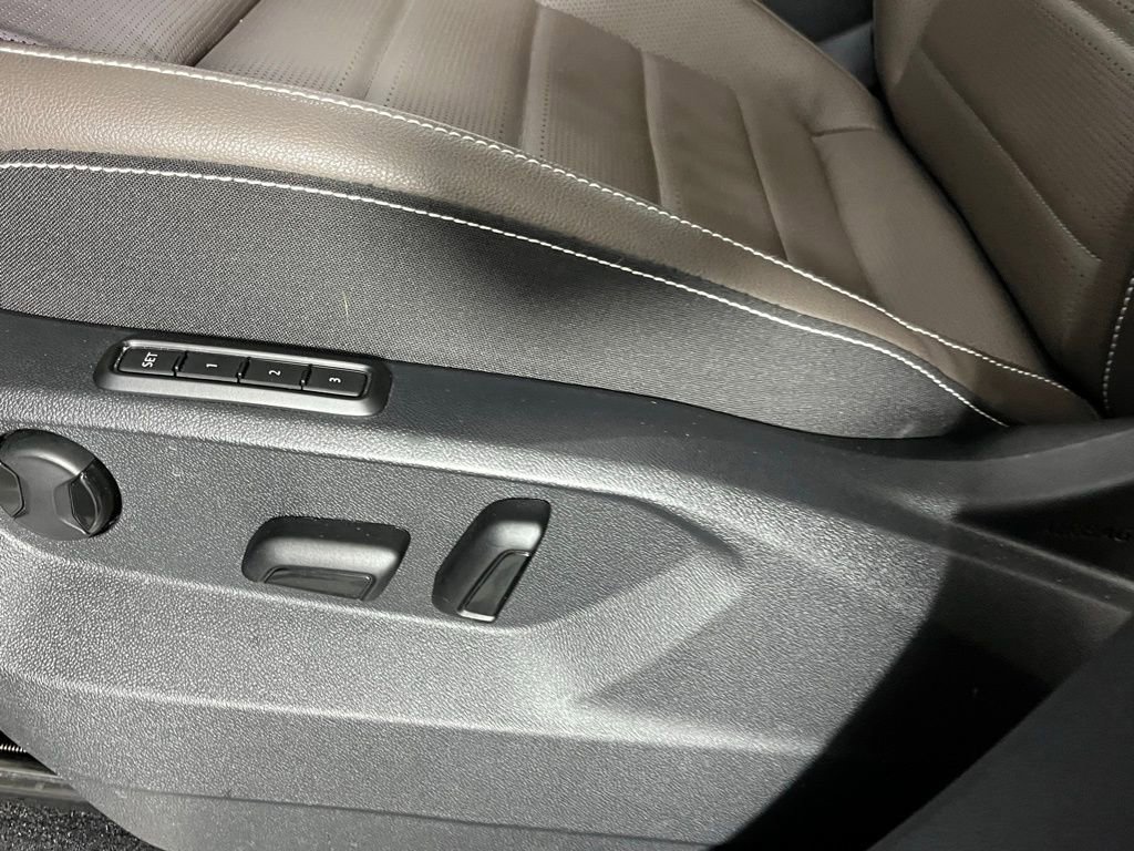 Used 2025 Volkswagen Atlas SEL image 30