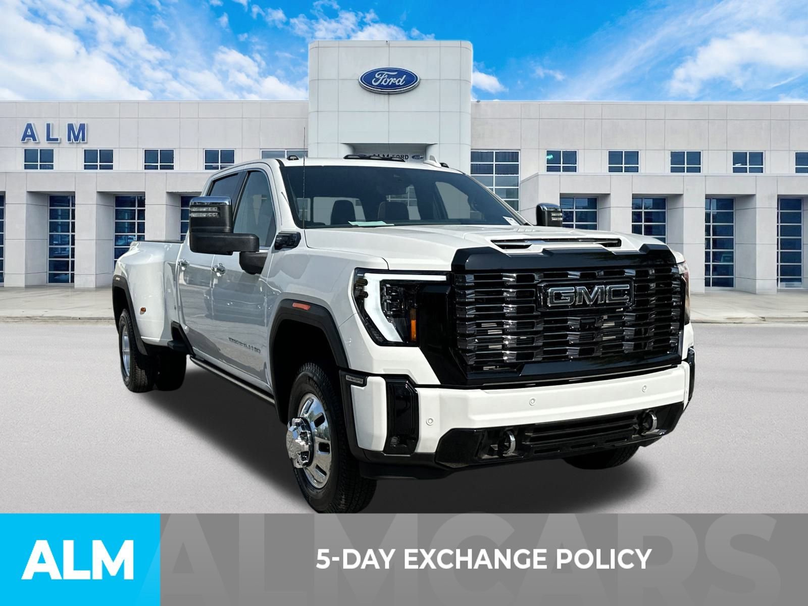 Used 2025 GMC Sierra 3500 Denali Ultimate image 4