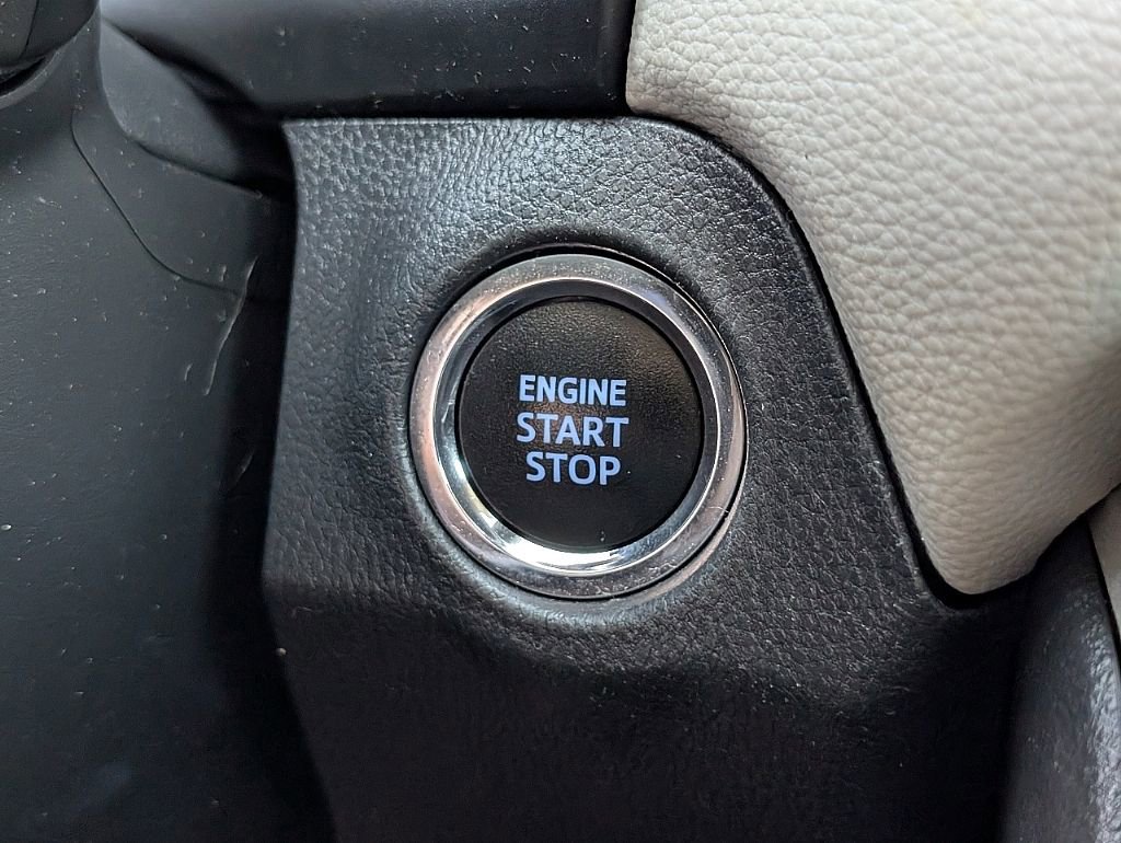 Used 2021 Toyota RAV4 XLE Premium w/ Carpet Mat Package (TMS) image 33