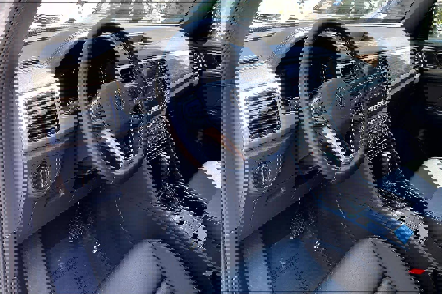 Certified 2023 Volkswagen Atlas Cross Sport SE w/ Black Wheel Package image 18