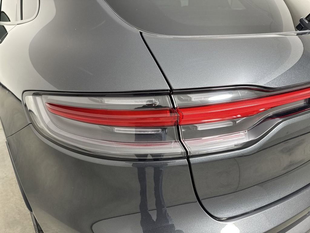 Certified 2025 Porsche Macan image 18