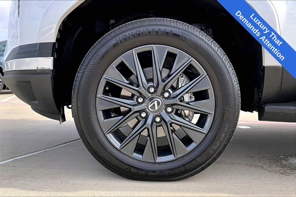 Used 2024 Lexus GX 550 image 11