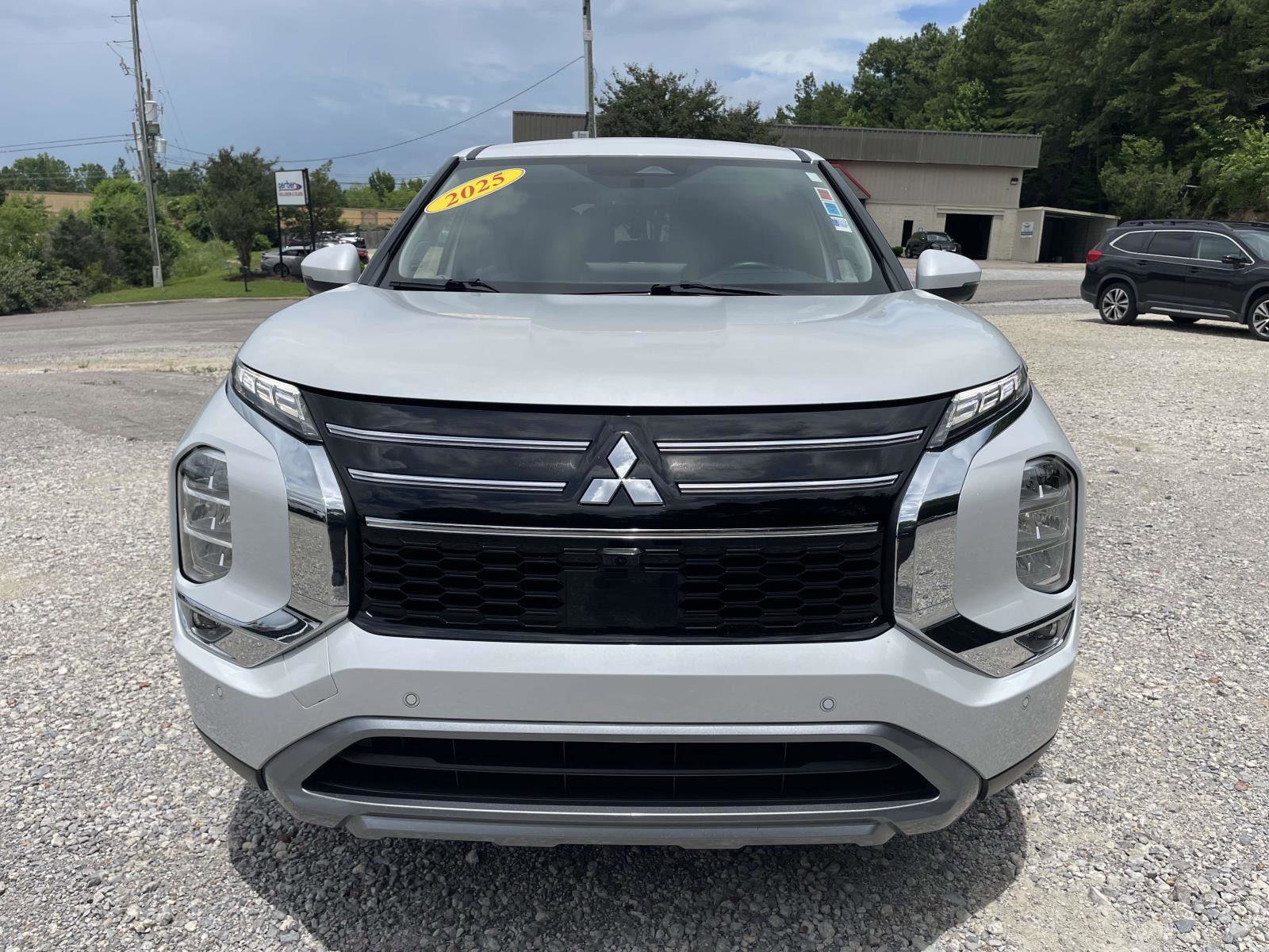 Used 2025 Mitsubishi Outlander SE FWD image 28