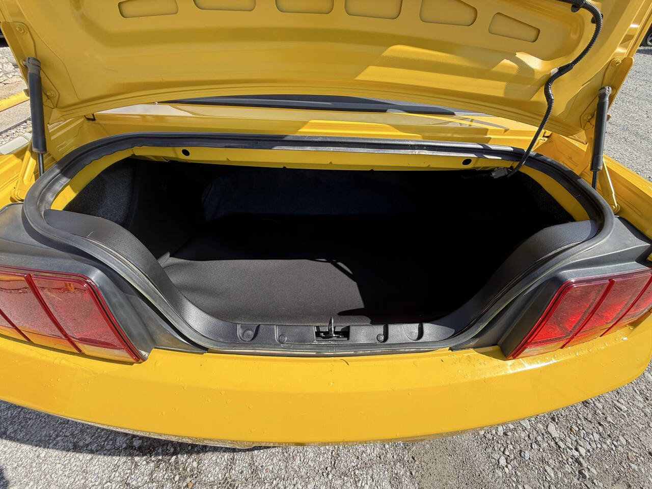 Used 2005 Ford Mustang Premium RWD image 15