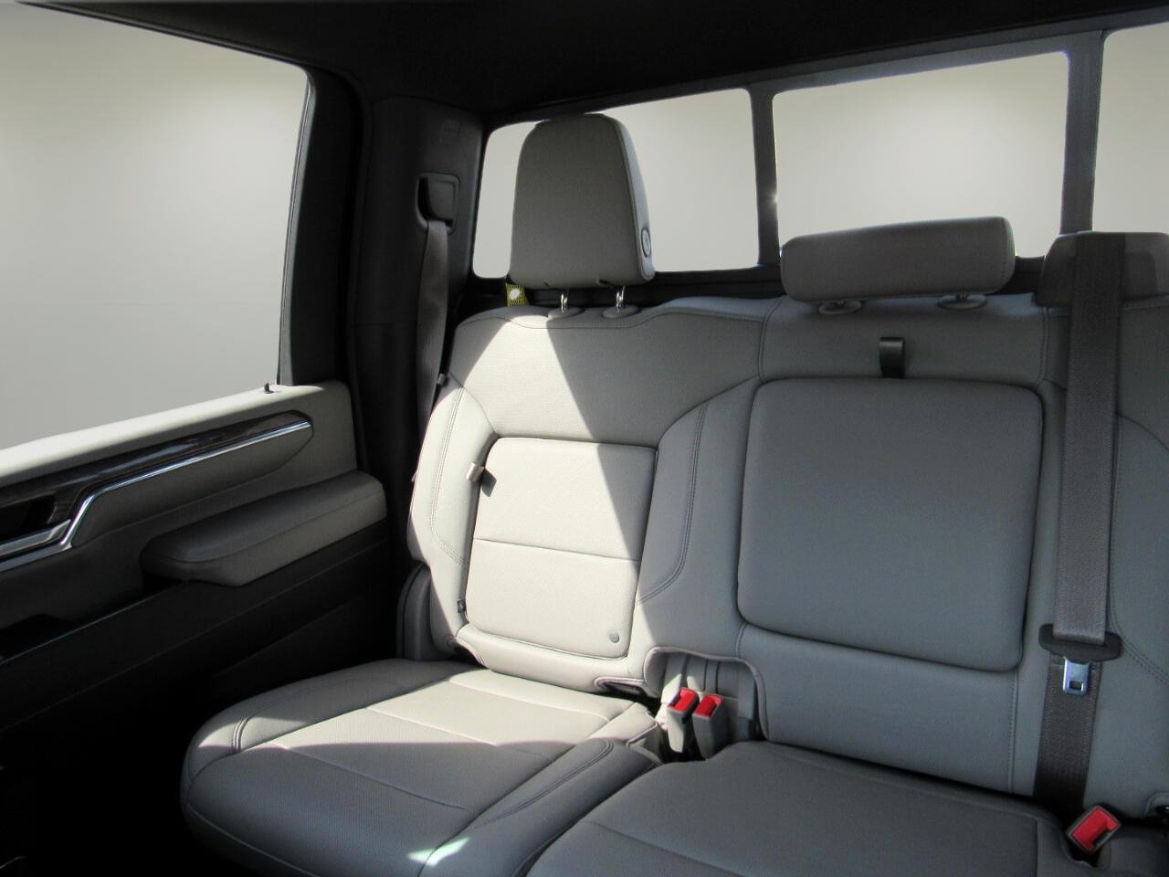 Used 2024 Chevrolet Silverado 3500 LTZ w/ LTZ Convenience Package image 8