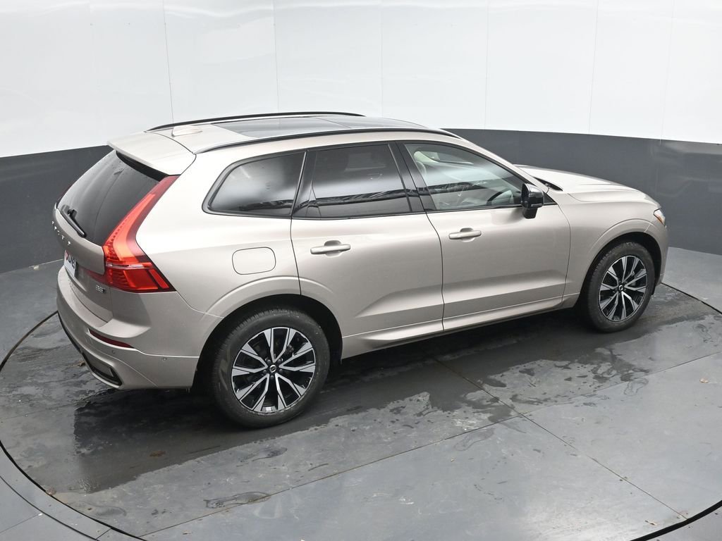 Used 2025 Volvo XC60 B5 Plus image 36