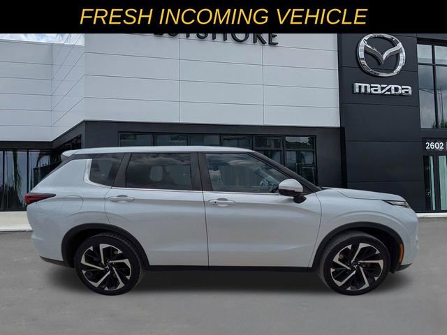 Used 2022 Mitsubishi Outlander SE AWD/4WD image 2