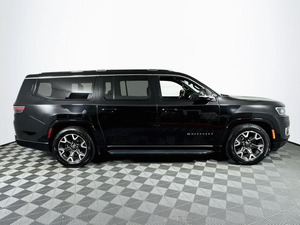 Used 2024 Jeep Wagoneer L Series III w/ Flexible Seating Group AWD/4WD image 8