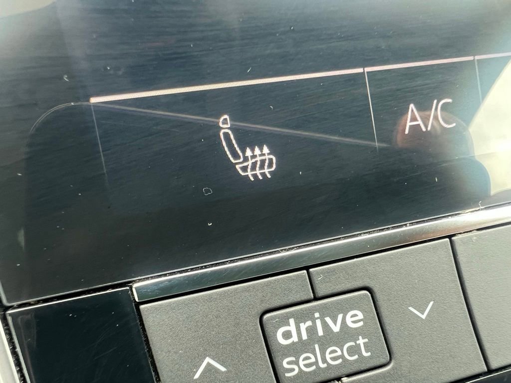 Used 2022 Audi Q8 Premium image 44