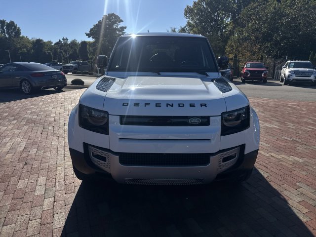 Used 2024 Land Rover Defender 110 SE AWD/4WD image 31