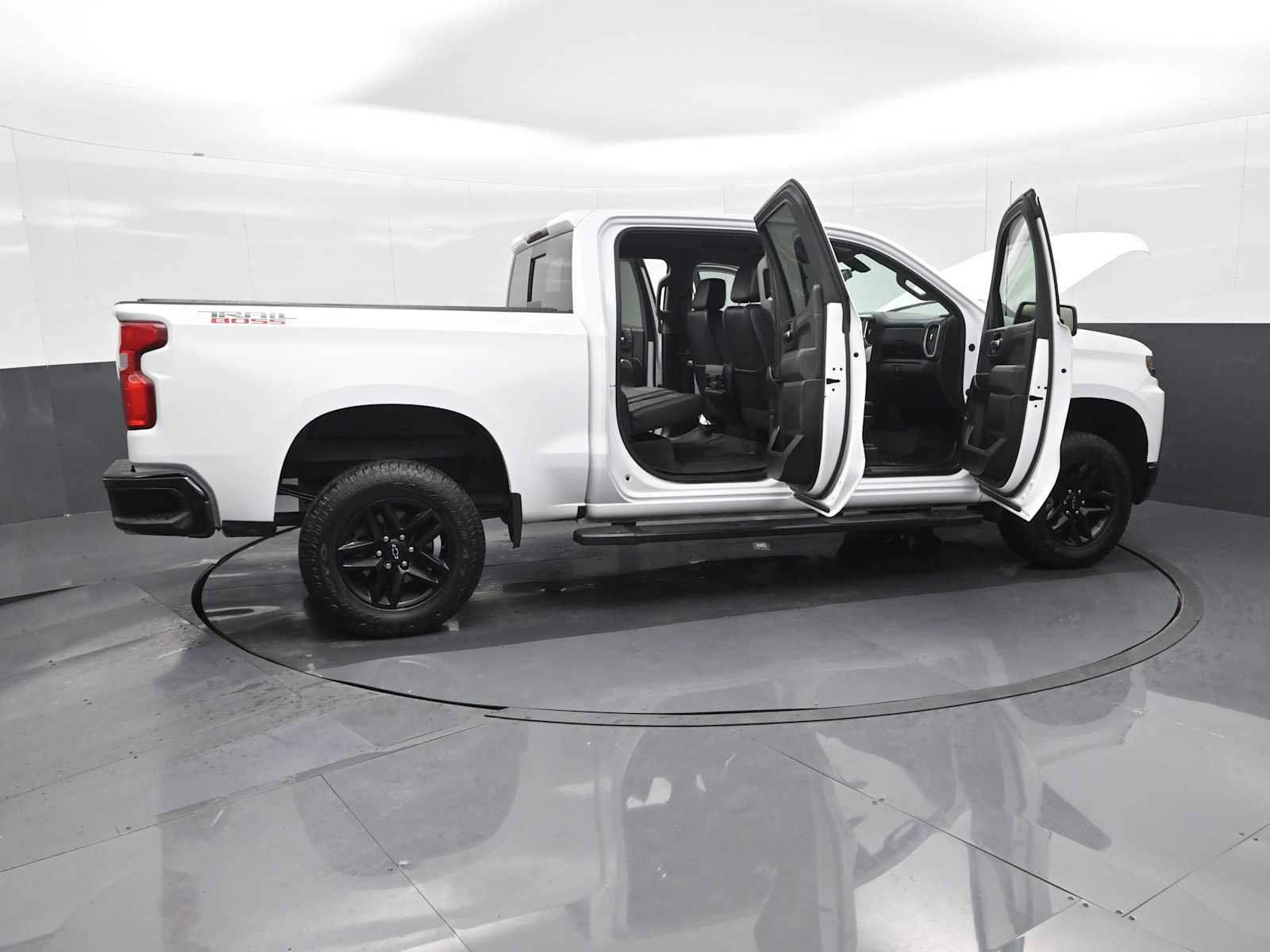 Used 2021 Chevrolet Silverado 1500 LT Trail Boss w/ Convenience Package II image 33