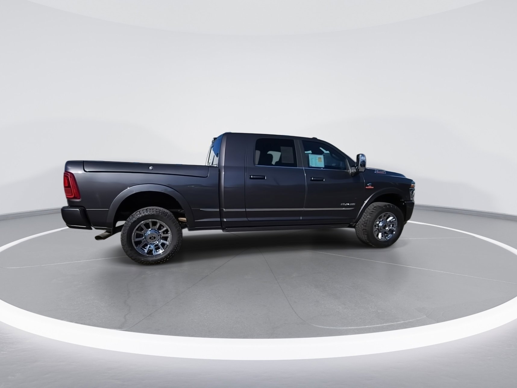 Used 2025 RAM 3500 Limited image 2