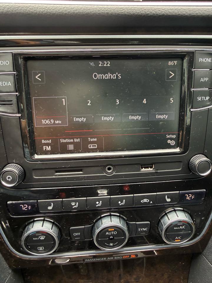 Used 2014 Volkswagen Passat 1.8T SEL Premium FWD image 16