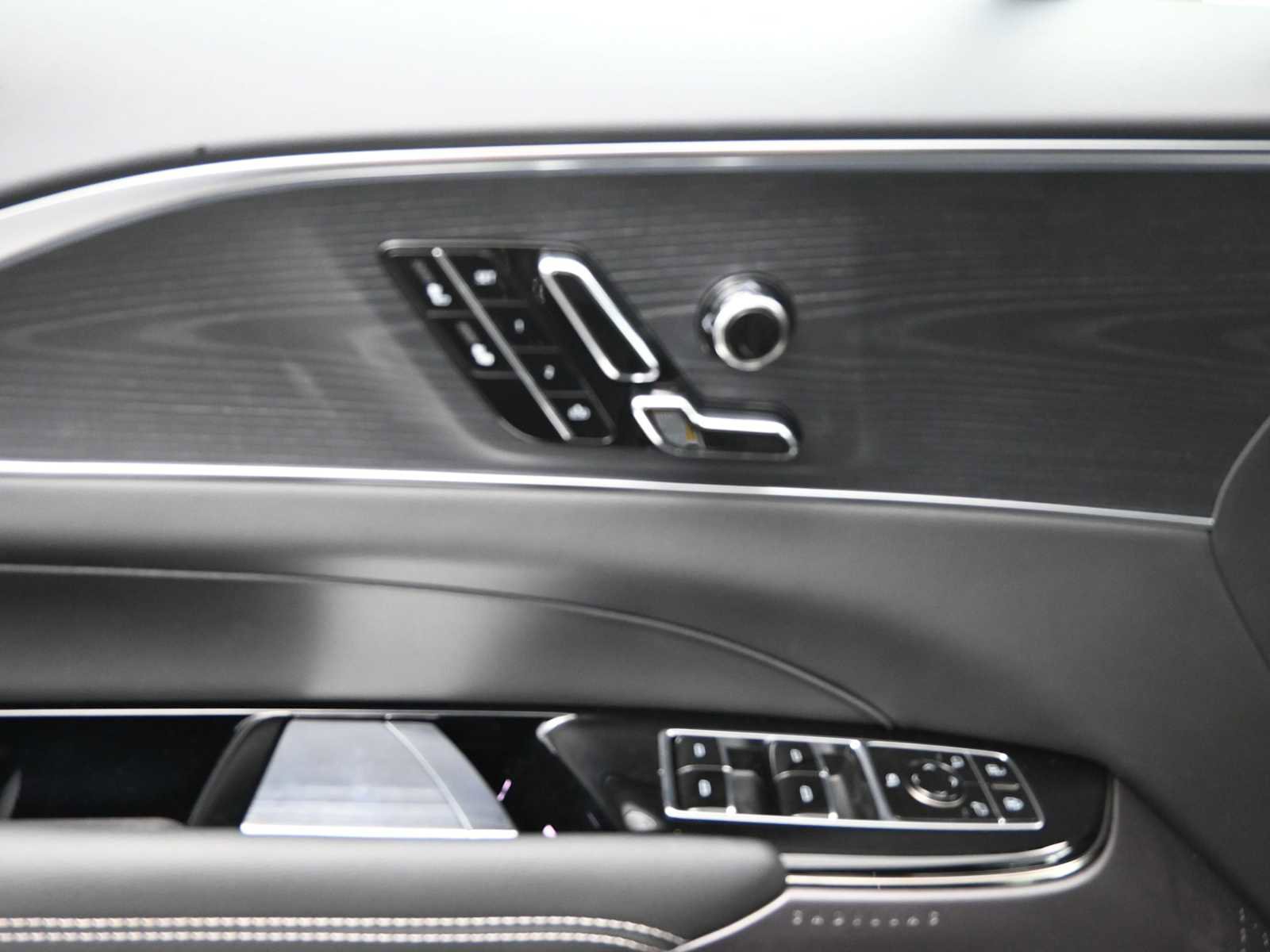 New 2025 Cadillac Lyriq Luxury image 19