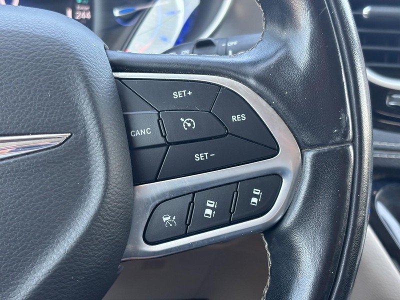Used 2022 Chrysler Pacifica Touring-L FWD image 21