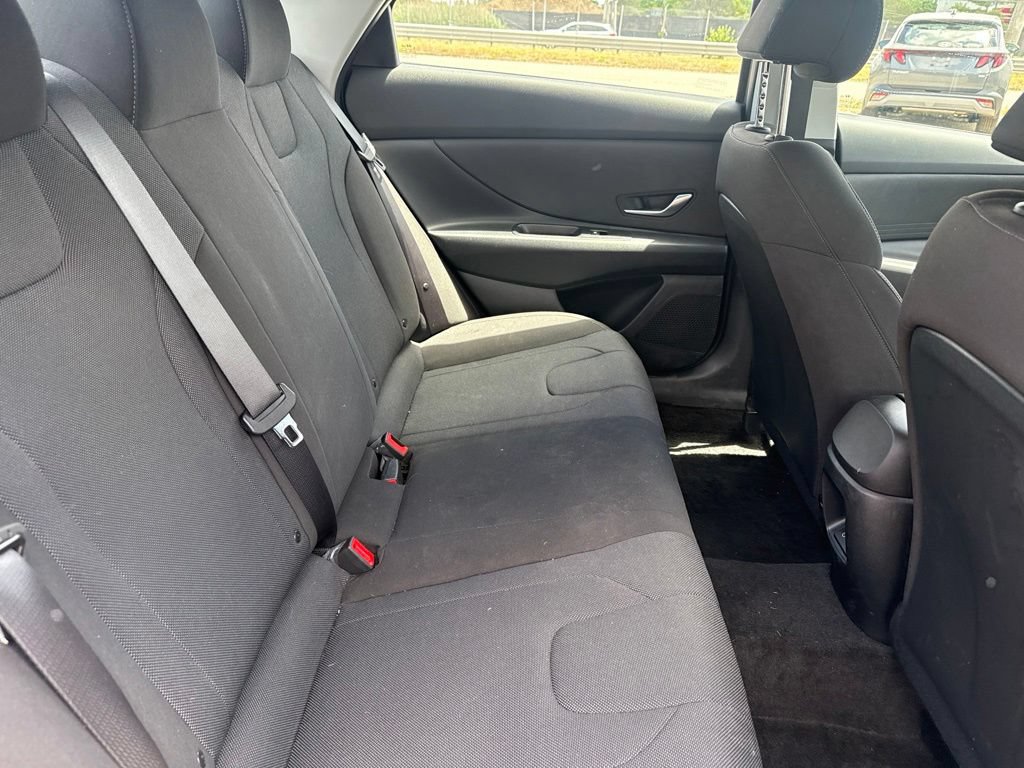 Used 2025 Hyundai Elantra SE FWD image 16