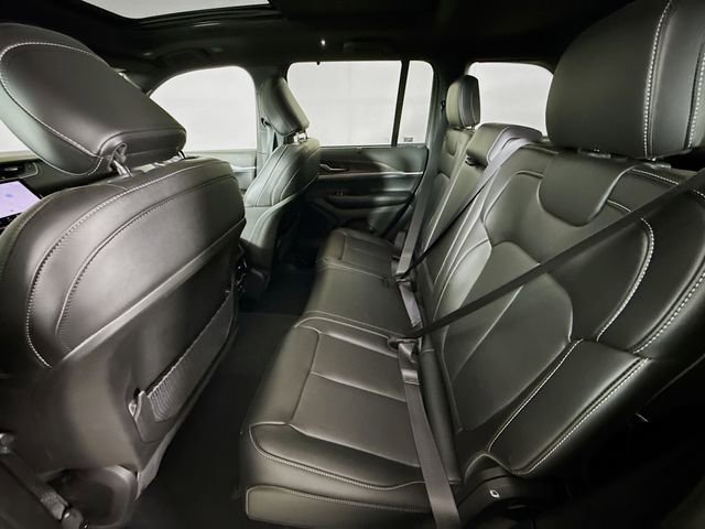 Used 2025 Jeep Grand Cherokee Limited w/ Luxury Tech Group II image 25