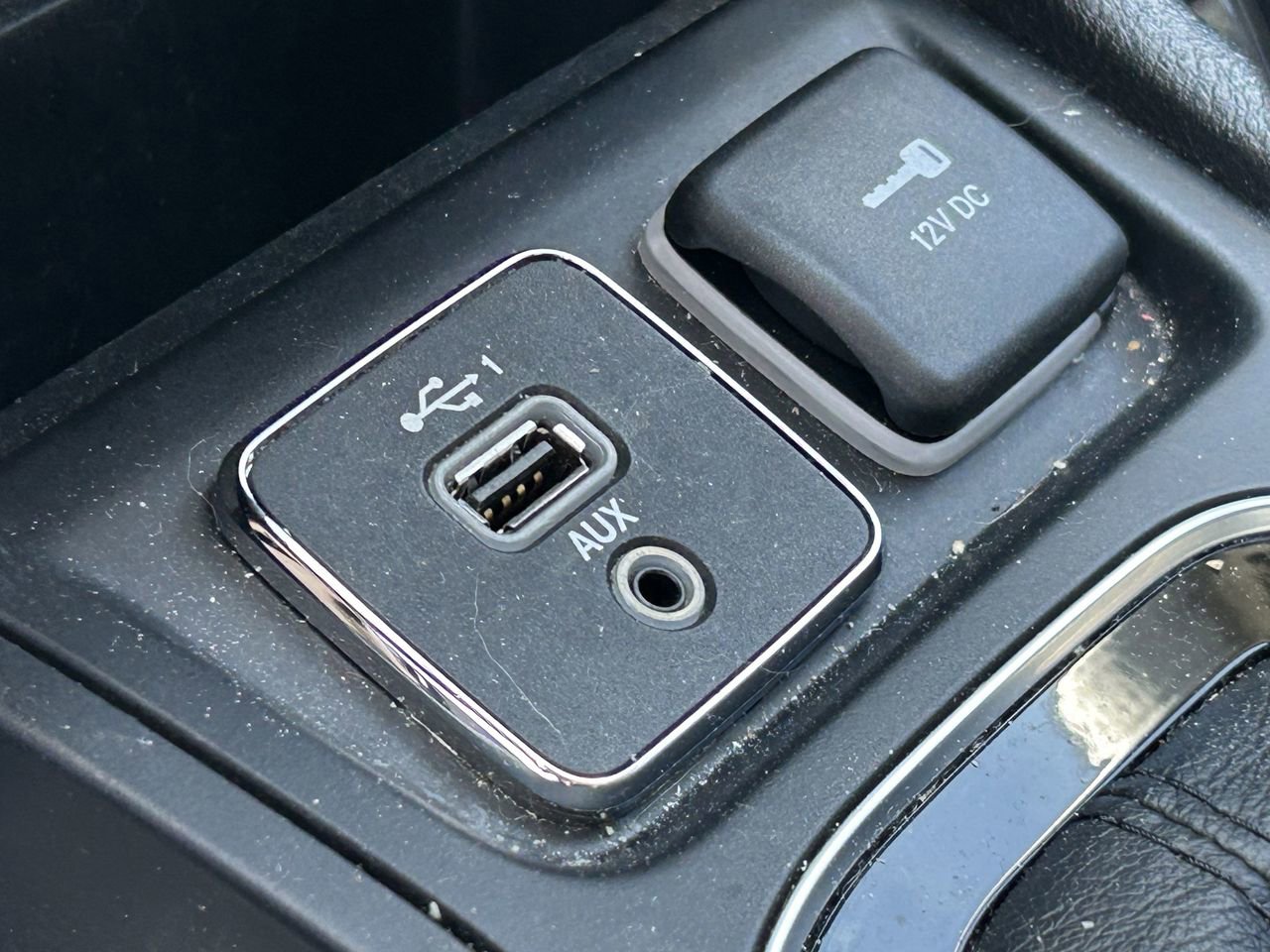 Used 2019 Jeep Cherokee Latitude Plus FWD image 7
