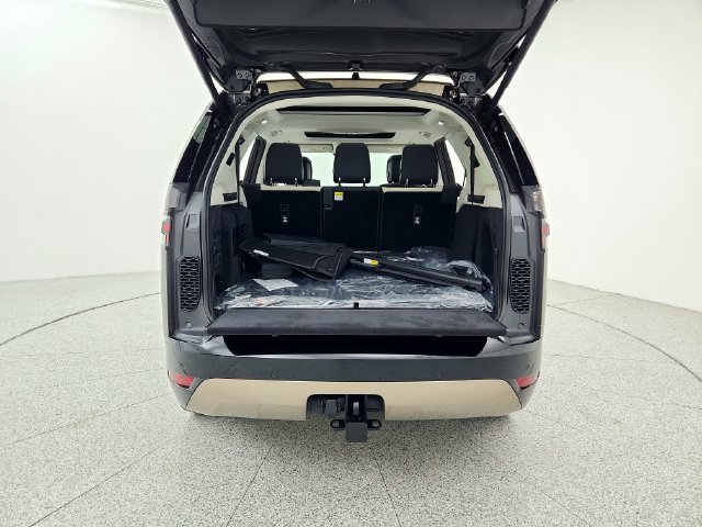 New 2026 Land Rover Discovery Limited Edition AWD/4WD image 15