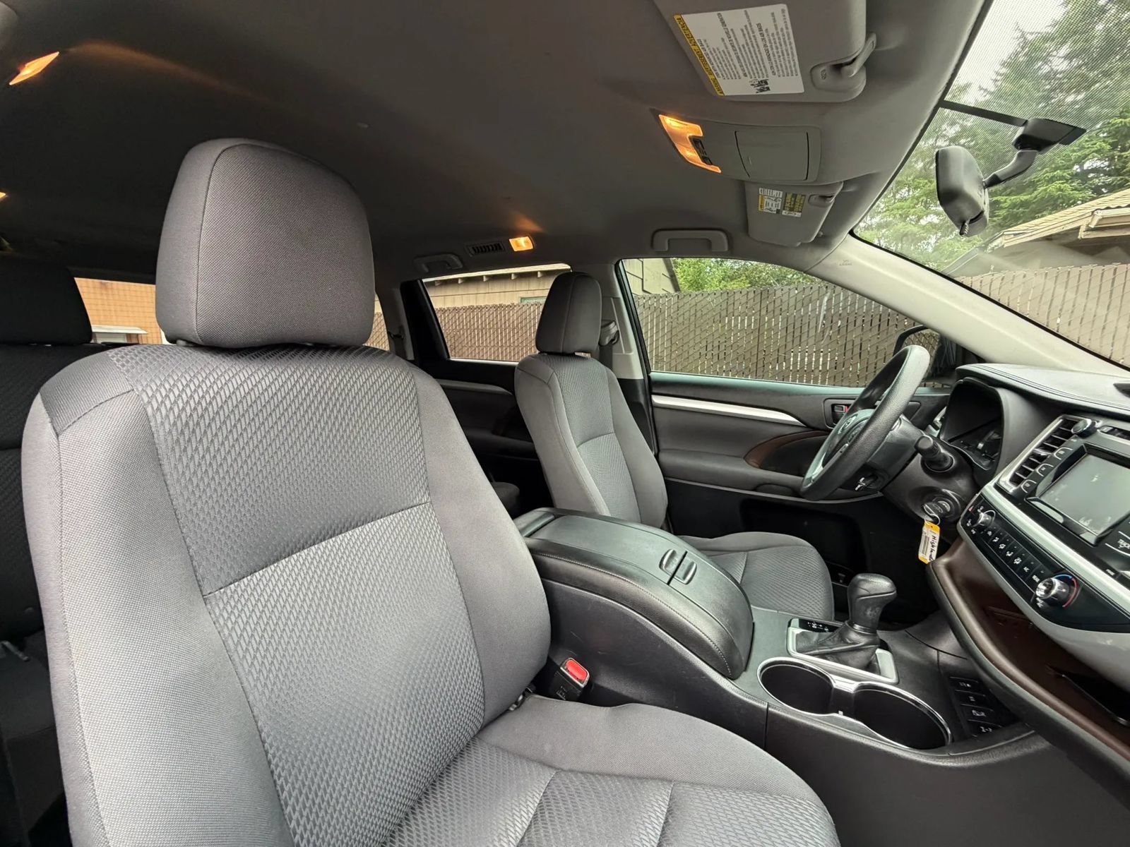 Used 2014 Toyota Highlander LE AWD/4WD image 27