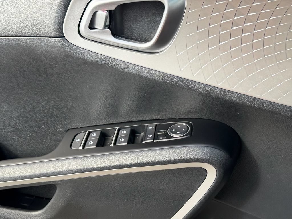 Used 2022 Kia Soul LX w/ Technology Package FWD image 27