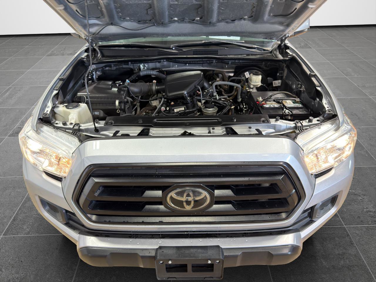 Used 2021 Toyota Tacoma SR w/ SR Convenience Package RWD image 9