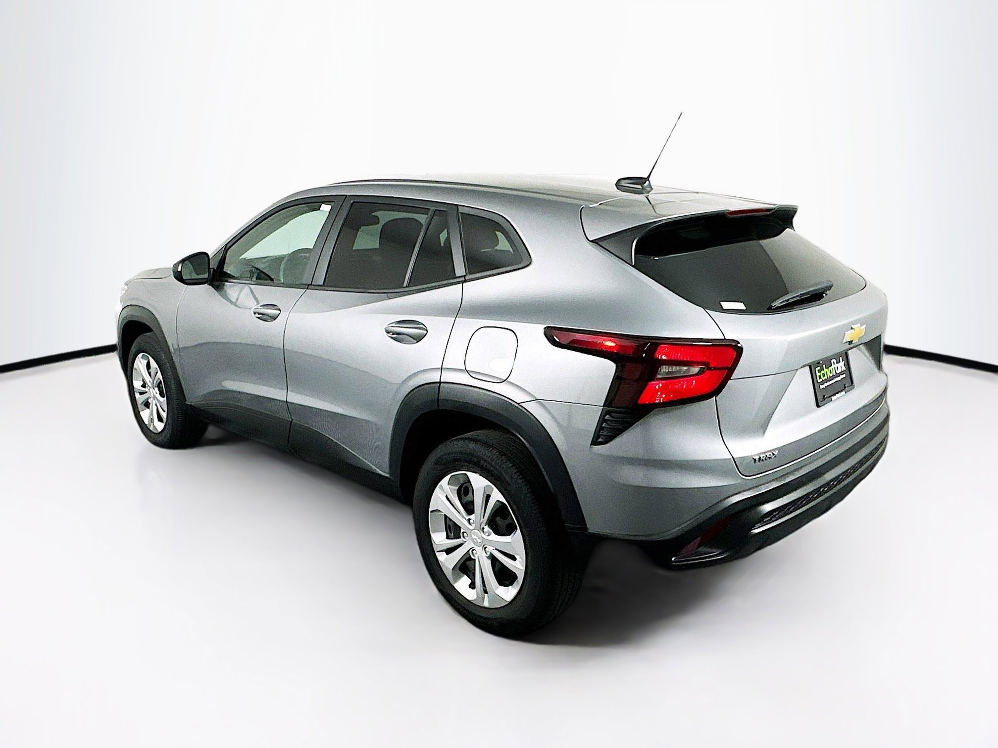 Used 2024 Chevrolet Trax LS w/ Driver Confidence Package image 5