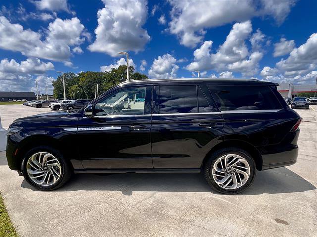 Used 2025 Lincoln Navigator Reserve AWD/4WD image 6