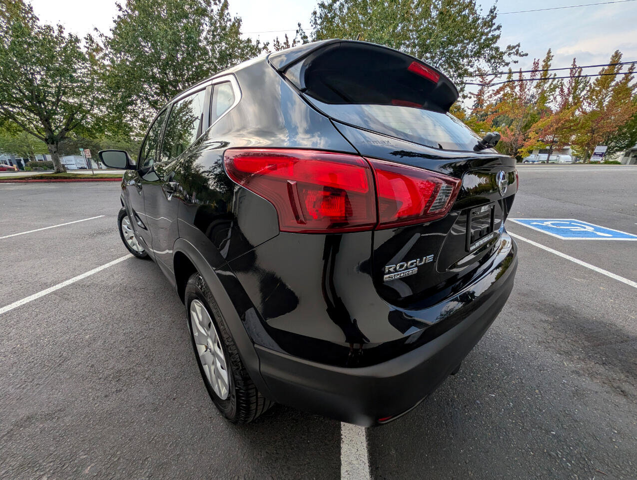 Used 2018 Nissan Rogue Sport S image 6