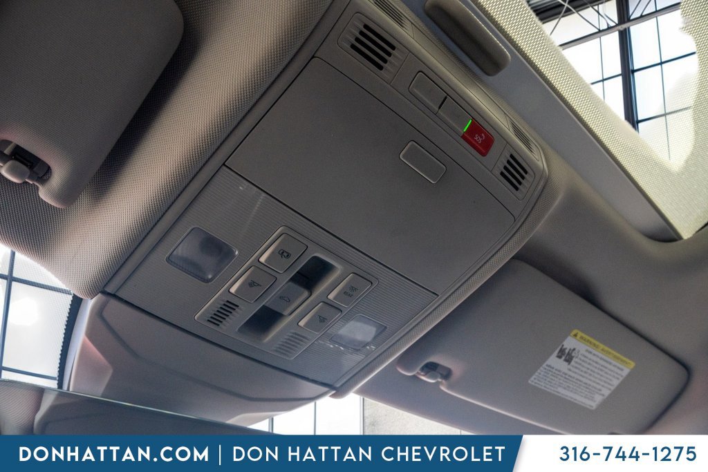 Used 2025 Volkswagen Jetta SE FWD image 14