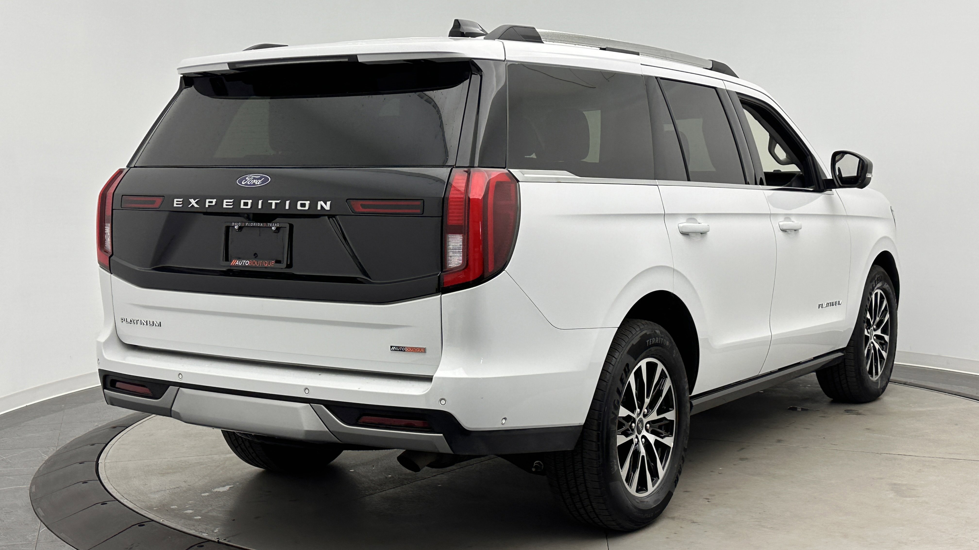 Used 2025 Ford Expedition Platinum image 8