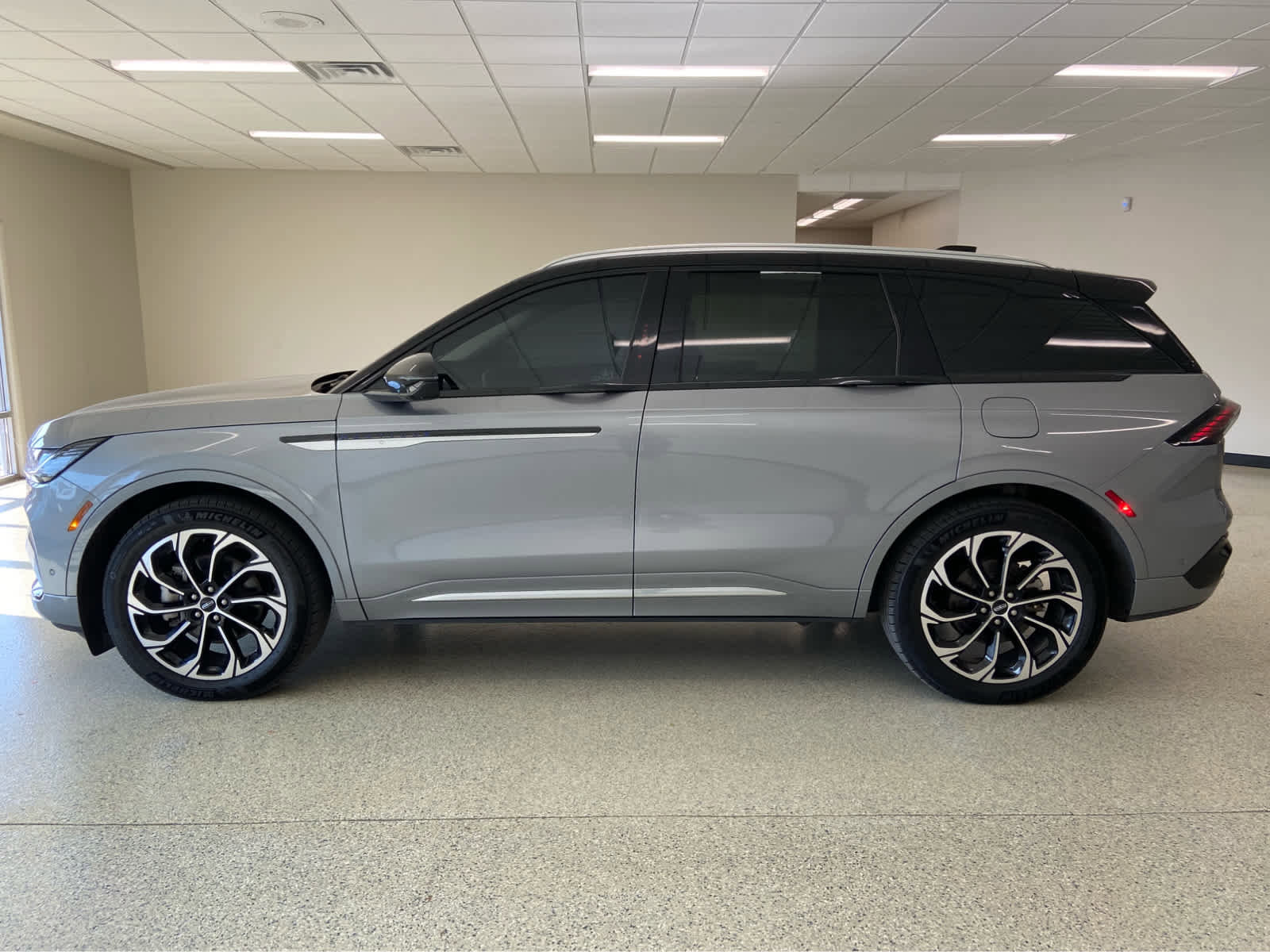 Used 2024 Lincoln Nautilus Reserve w/ Equipment Group 202A image 14