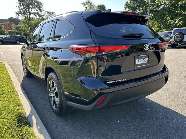 Used 2023 Toyota Highlander XLE AWD/4WD image 6