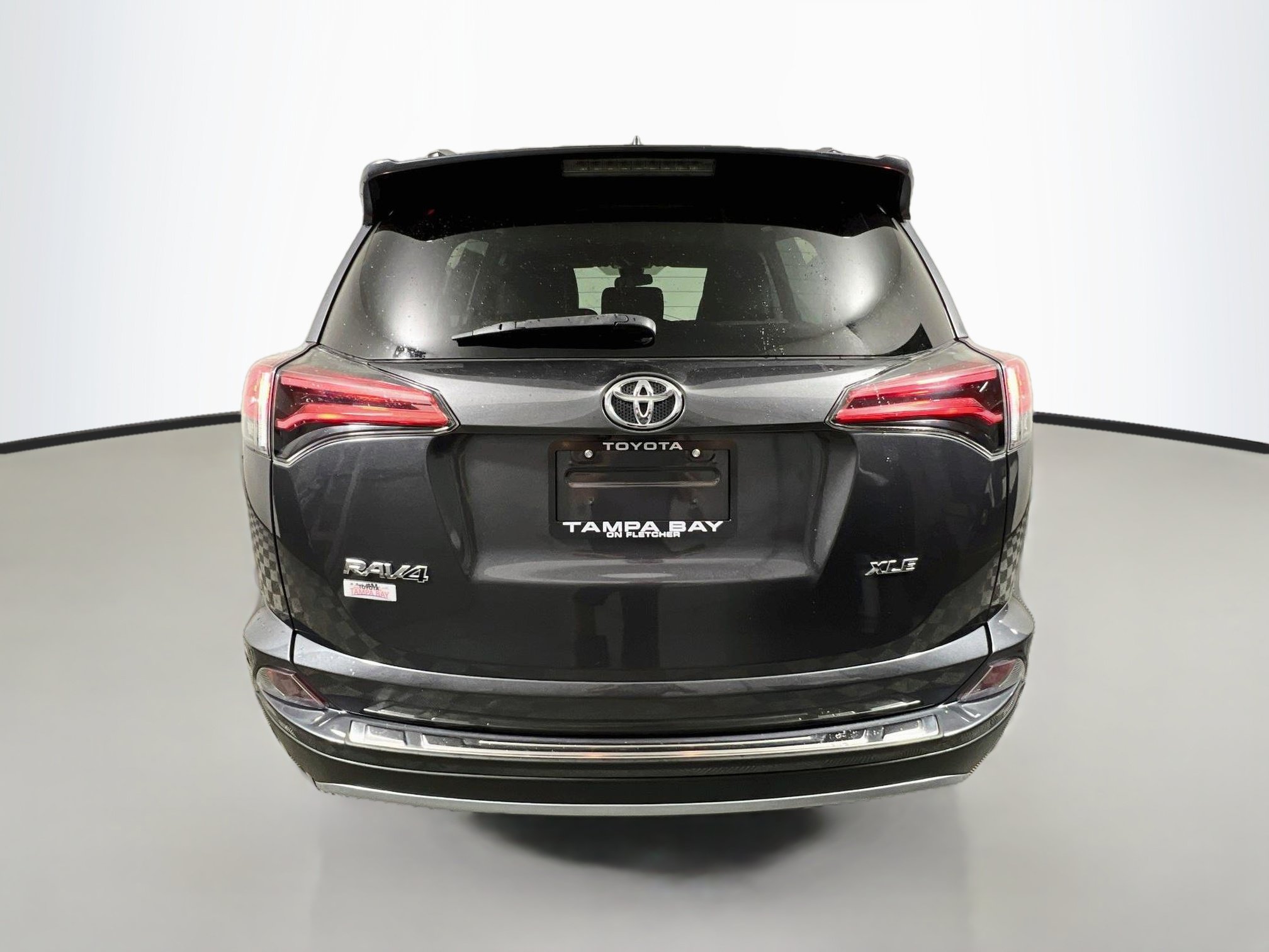 Used 2018 Toyota RAV4 XLE FWD image 6