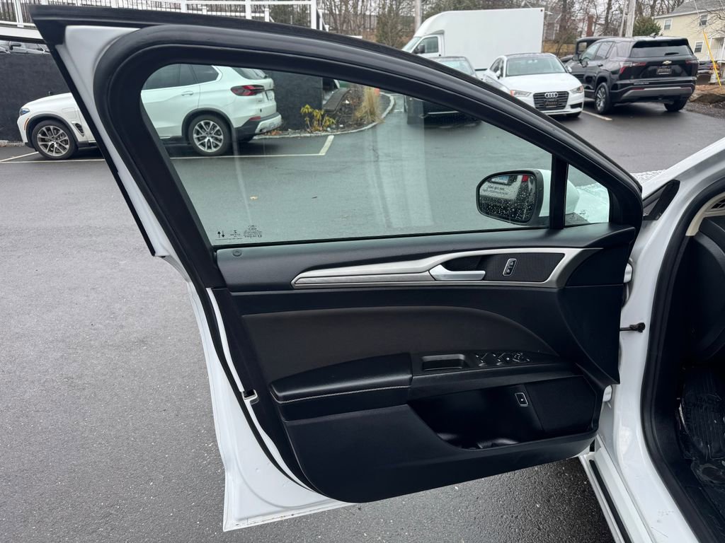 Used 2020 Ford Fusion SE FWD image 18