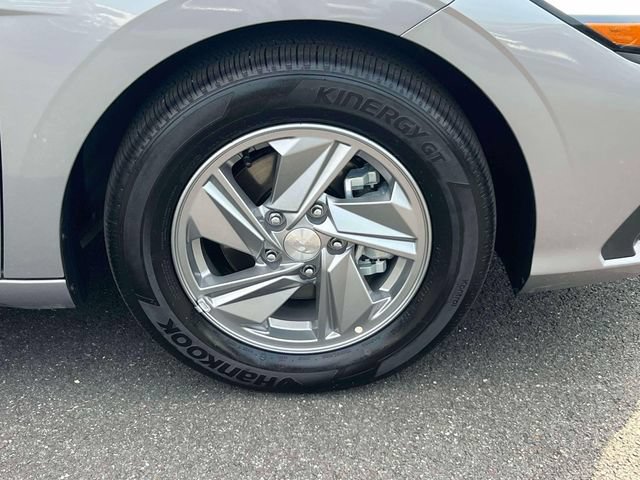 Certified 2026 Hyundai Elantra SE w/ Cargo Package FWD image 8