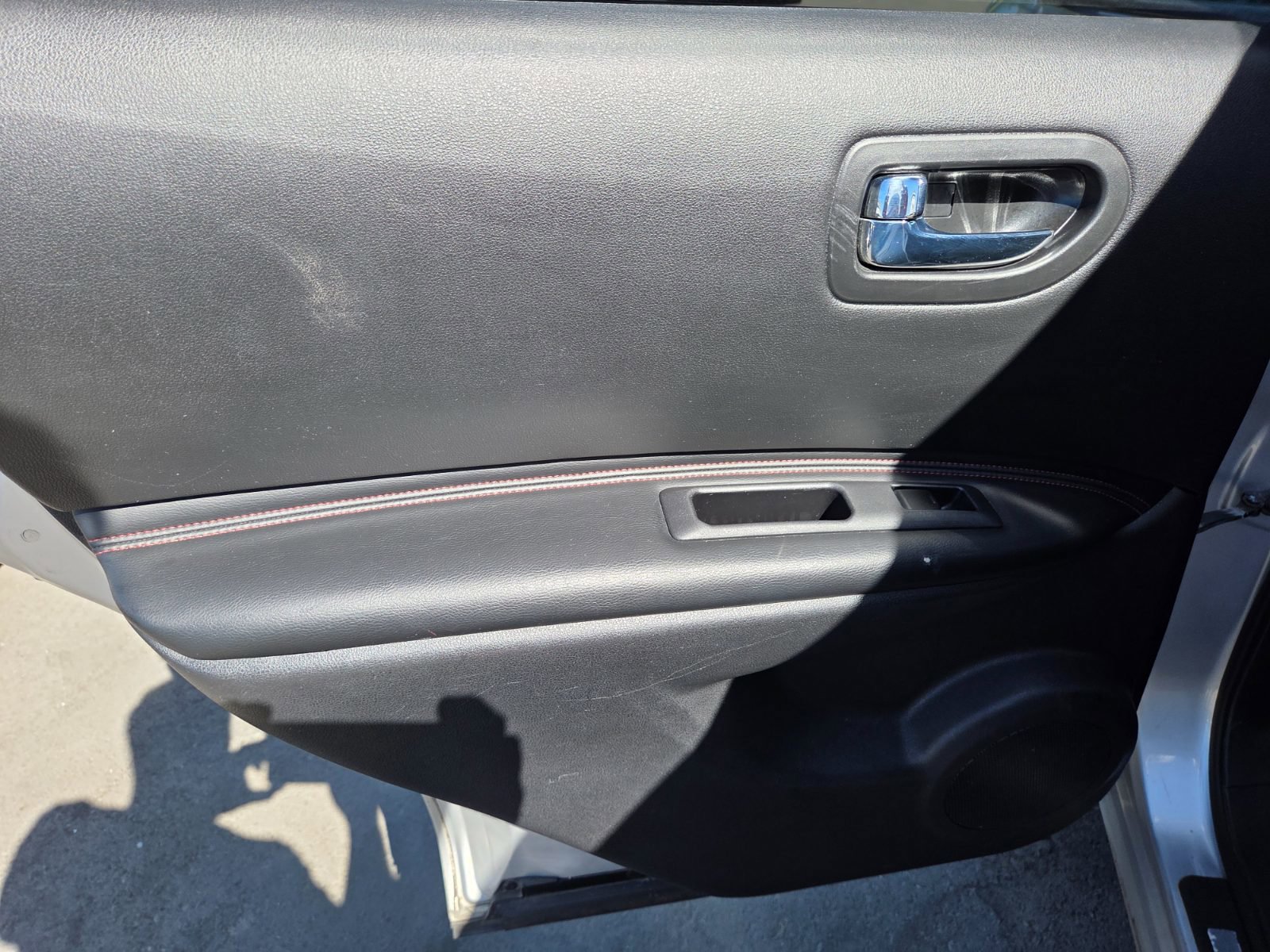 Used 2011 Nissan Rogue SV w/ SL Pkg image 9