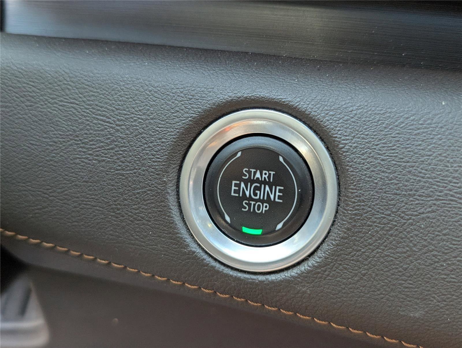 Used 2022 Cadillac Escalade Premium Luxury AWD/4WD image 31