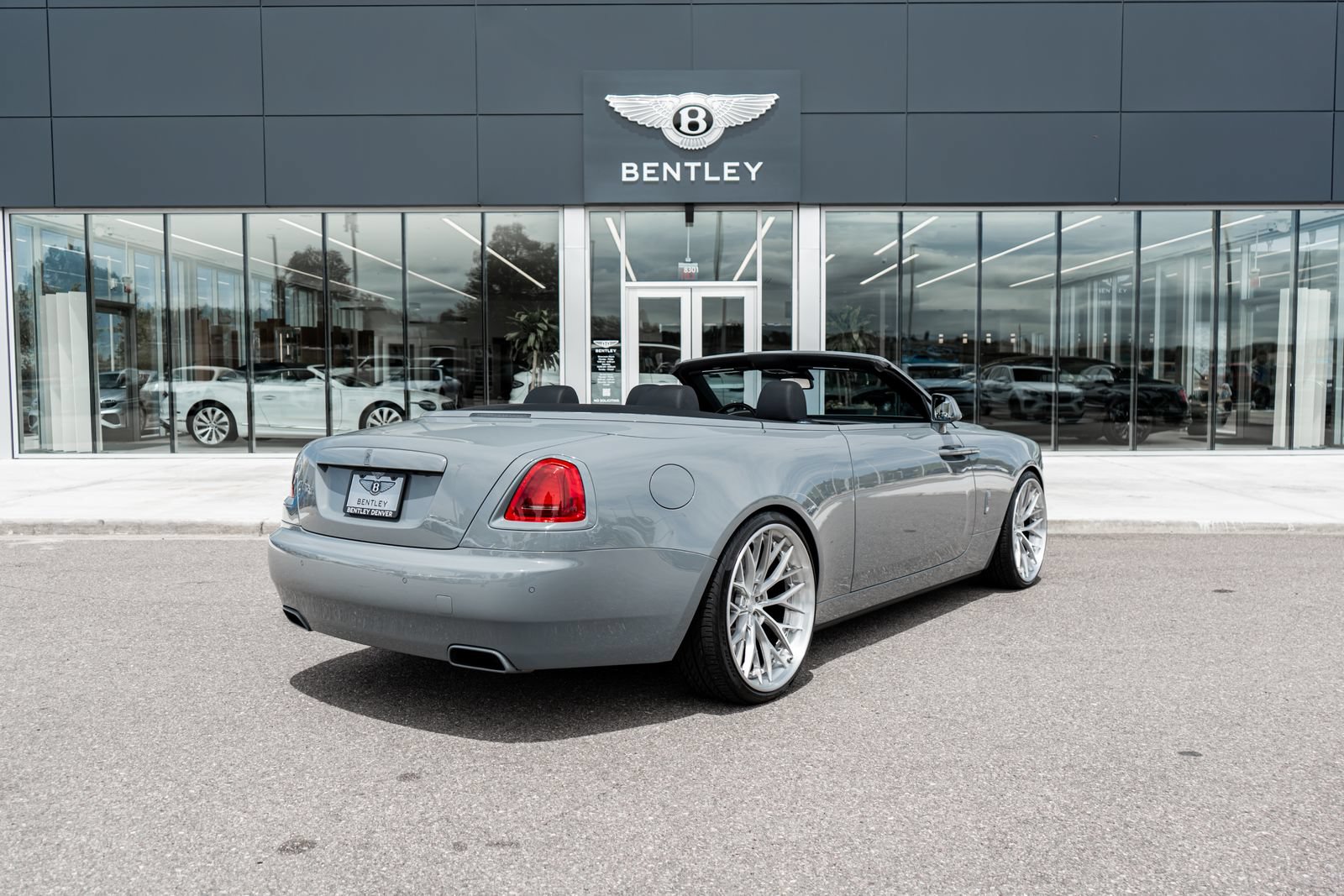 Used 2020 Rolls-Royce Dawn RWD image 3
