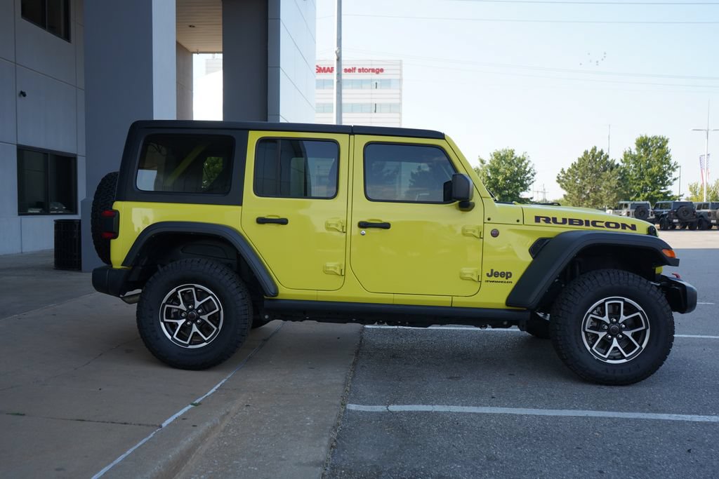 Used 2024 Jeep Wrangler Unlimited Rubicon AWD/4WD image 10